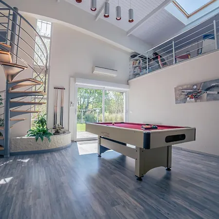 Villa Piscine-spa-sauna, 25 Personnes, 5 Mn Ocean Soulac-sur-Mer